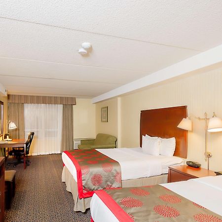Ramada By Wyndham Niagara Falls By The River Екстериор снимка