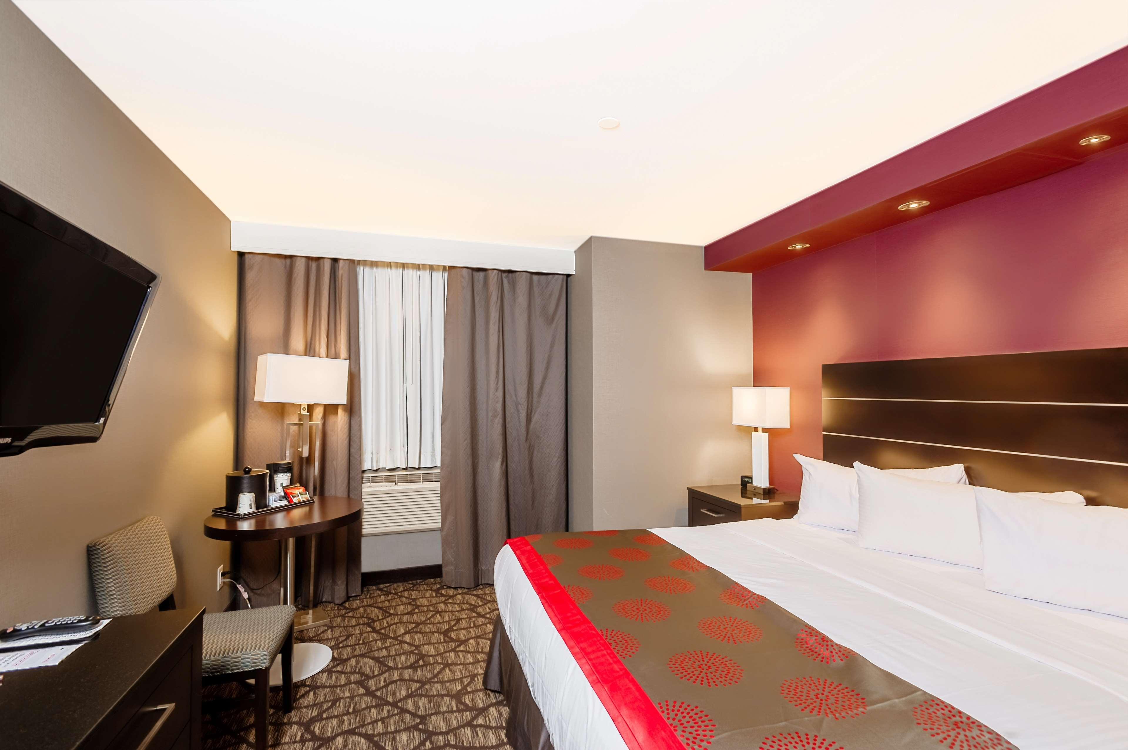 Ramada By Wyndham Niagara Falls By The River Екстериор снимка