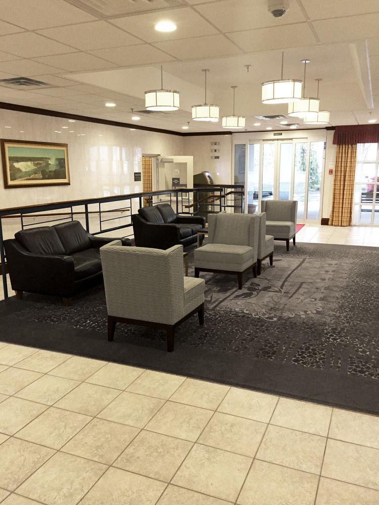 Ramada By Wyndham Niagara Falls By The River Екстериор снимка