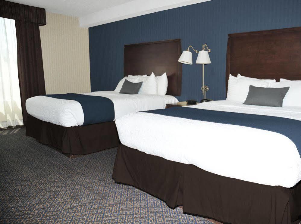Ramada By Wyndham Niagara Falls By The River Екстериор снимка